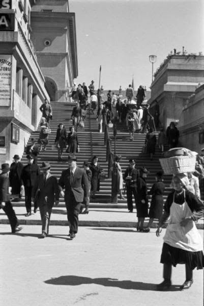 Dolac 1940. godine. Stepenice prema tržnici Dolac